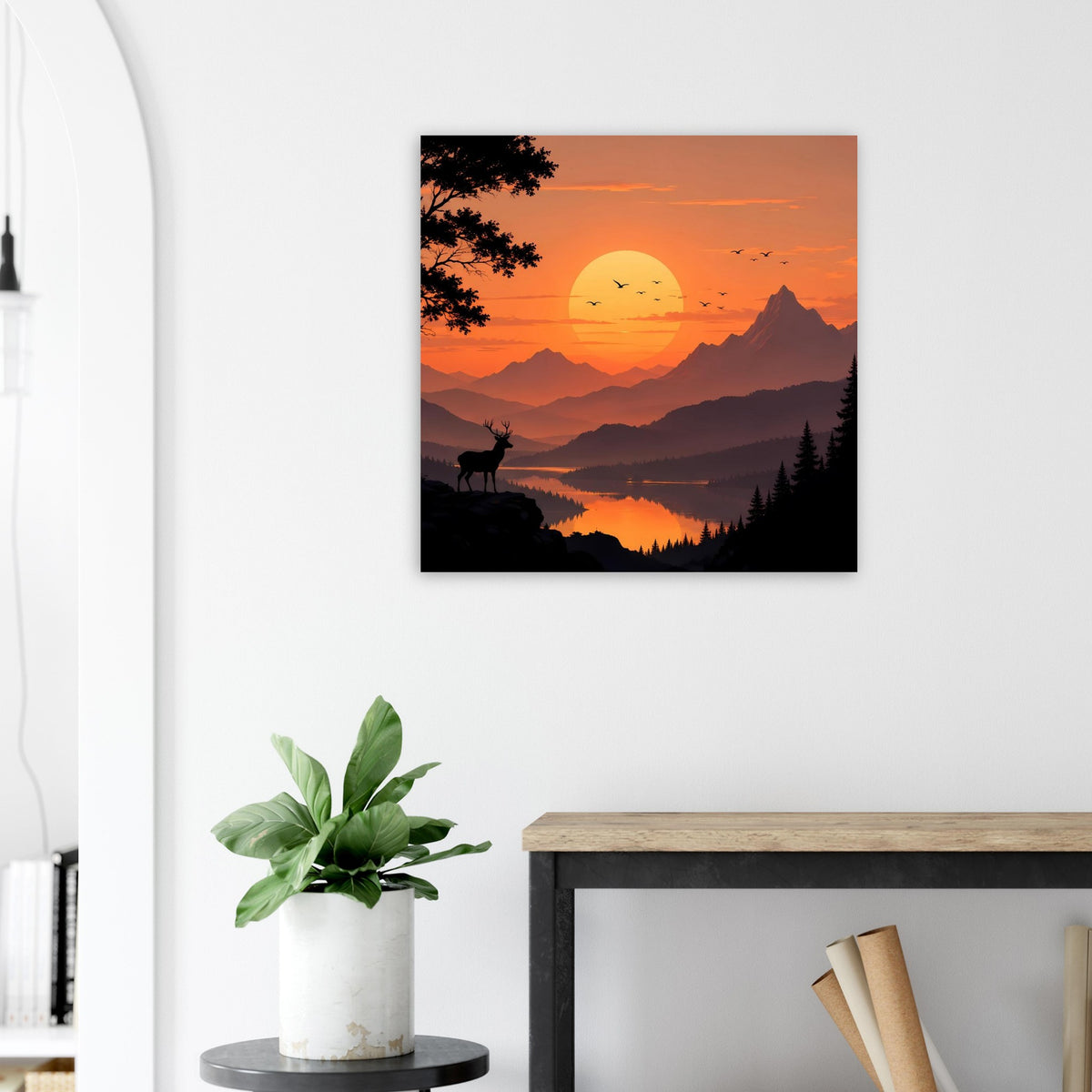 Quadratisches Poster mit Hirschsilhouette am Berghang vor goldener Abendsonne über dem Bergsee
