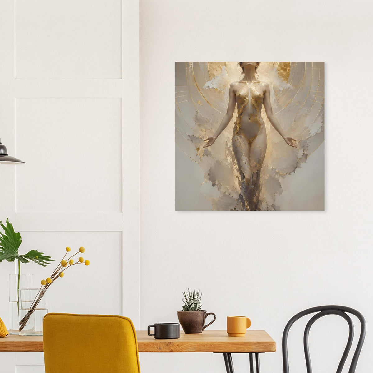 Poster mit schwebender Frau in Creme und Gold, goldener Glanz, schwingenartige Formen