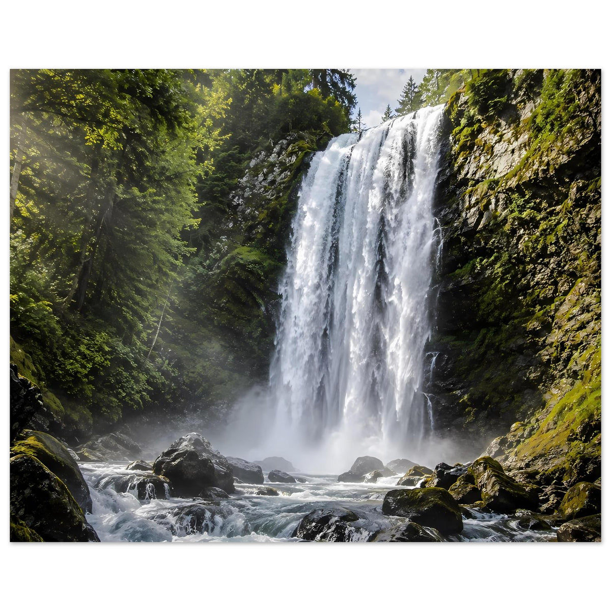 Wasserfall-Premiumposter mit stürzendem Wasser und Waldhang, Querformat