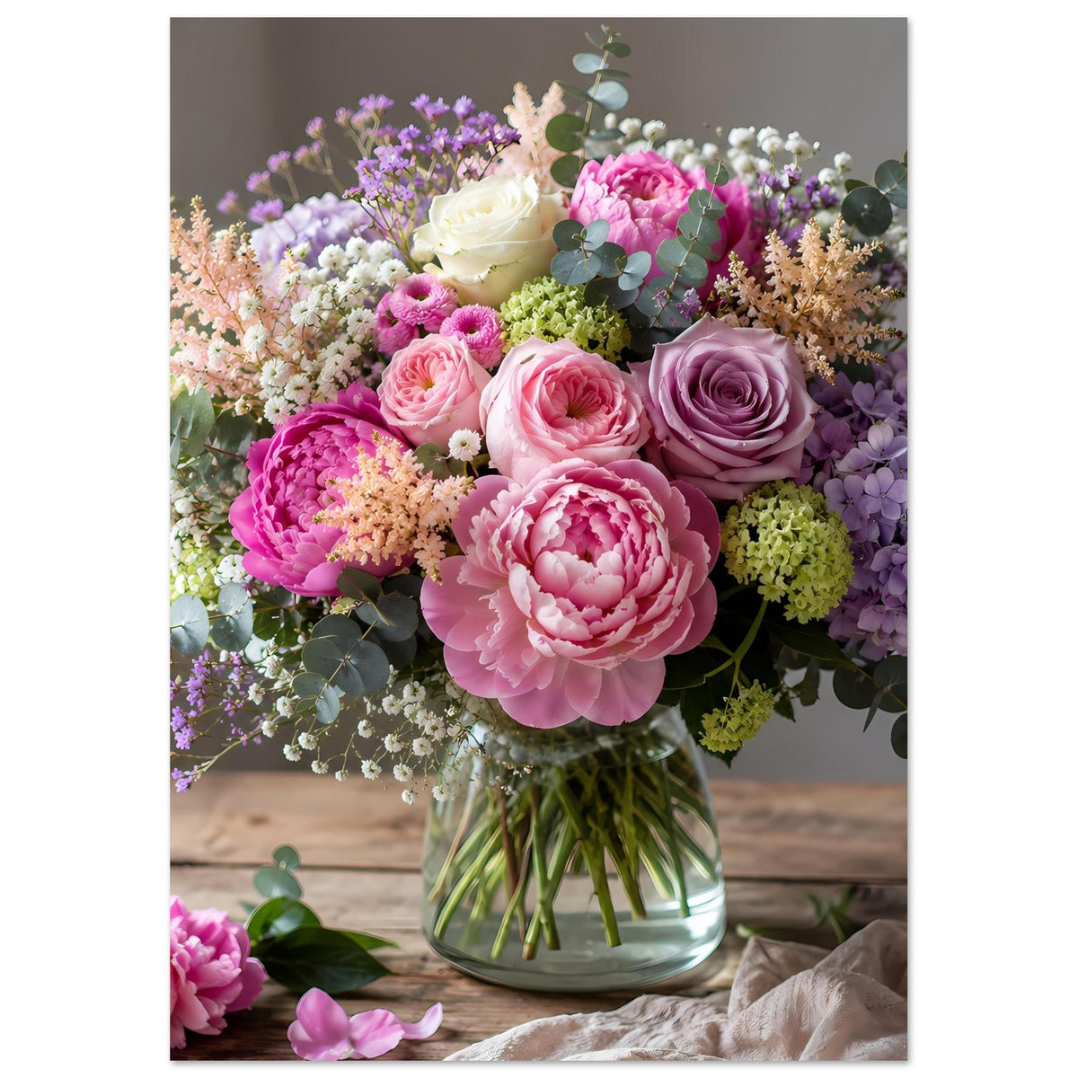 Blumenposter im Hochformat mit Pastell-Bouquet aus Rosen, Hortensien und Eukalyptus in Vase