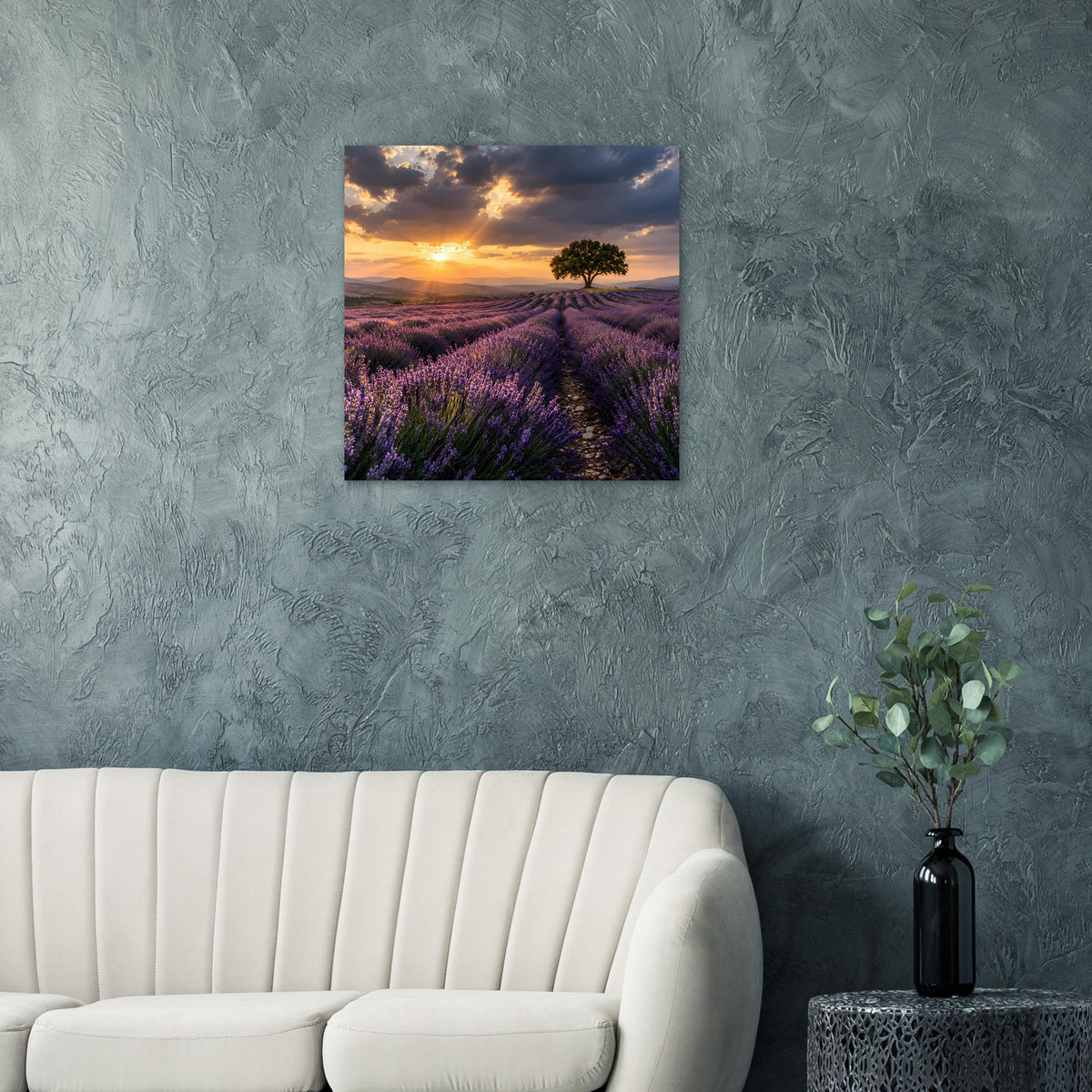 Quadratisches Poster mit Lavendelmeer und goldener Sonne im Wolkenhimmel