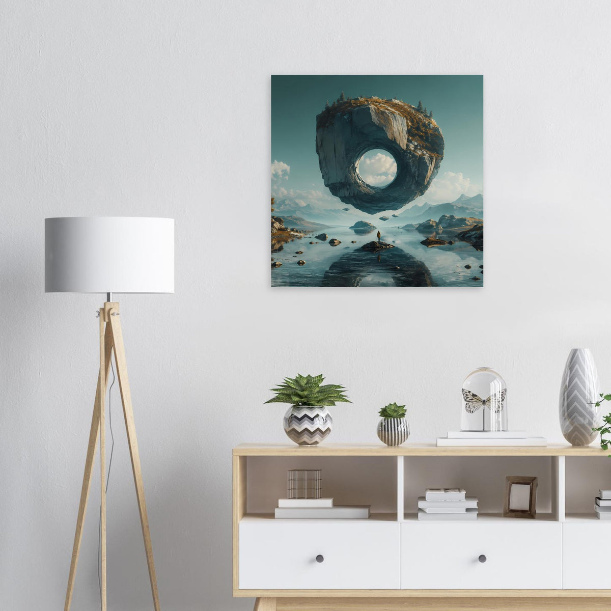 Surreales Wandposter mit schwebendem Felsring und rundem Loch über türkisblauem See