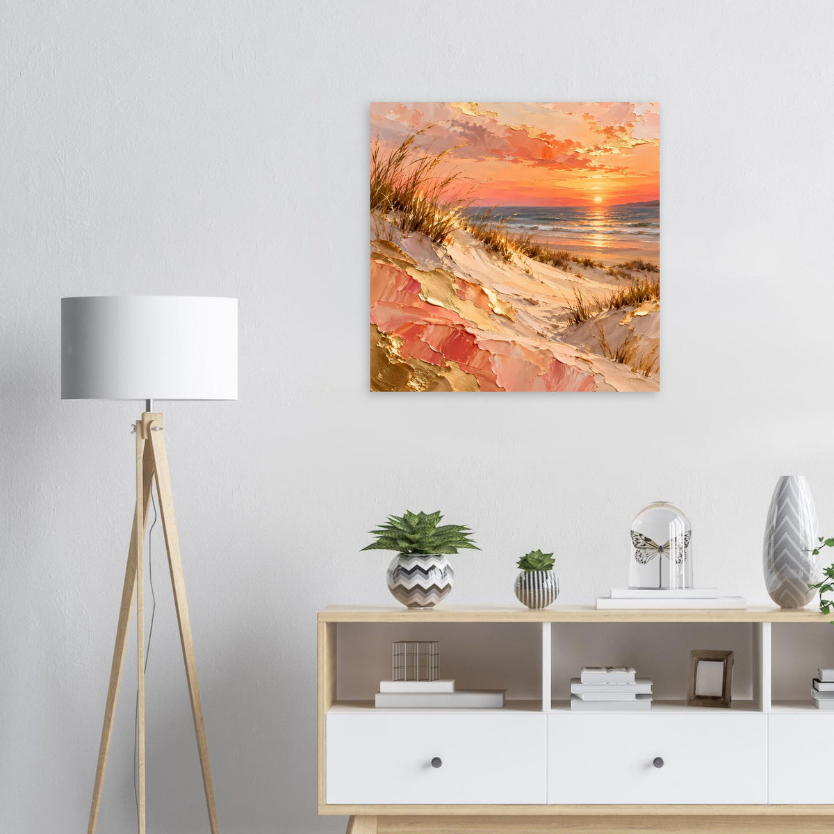 Meerposter mit Strand bei Sonnenuntergang in Pfirsich- und Goldtönen