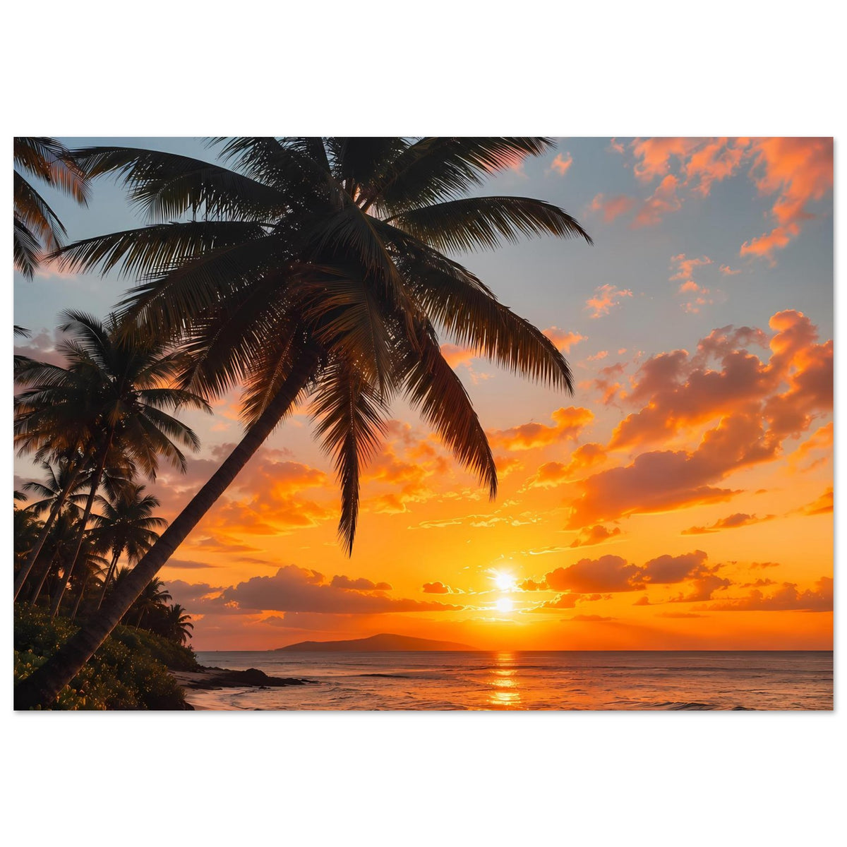 Poster mit Palmenstamm im Vordergrund und goldenem Sonnenuntergang über dem Meer