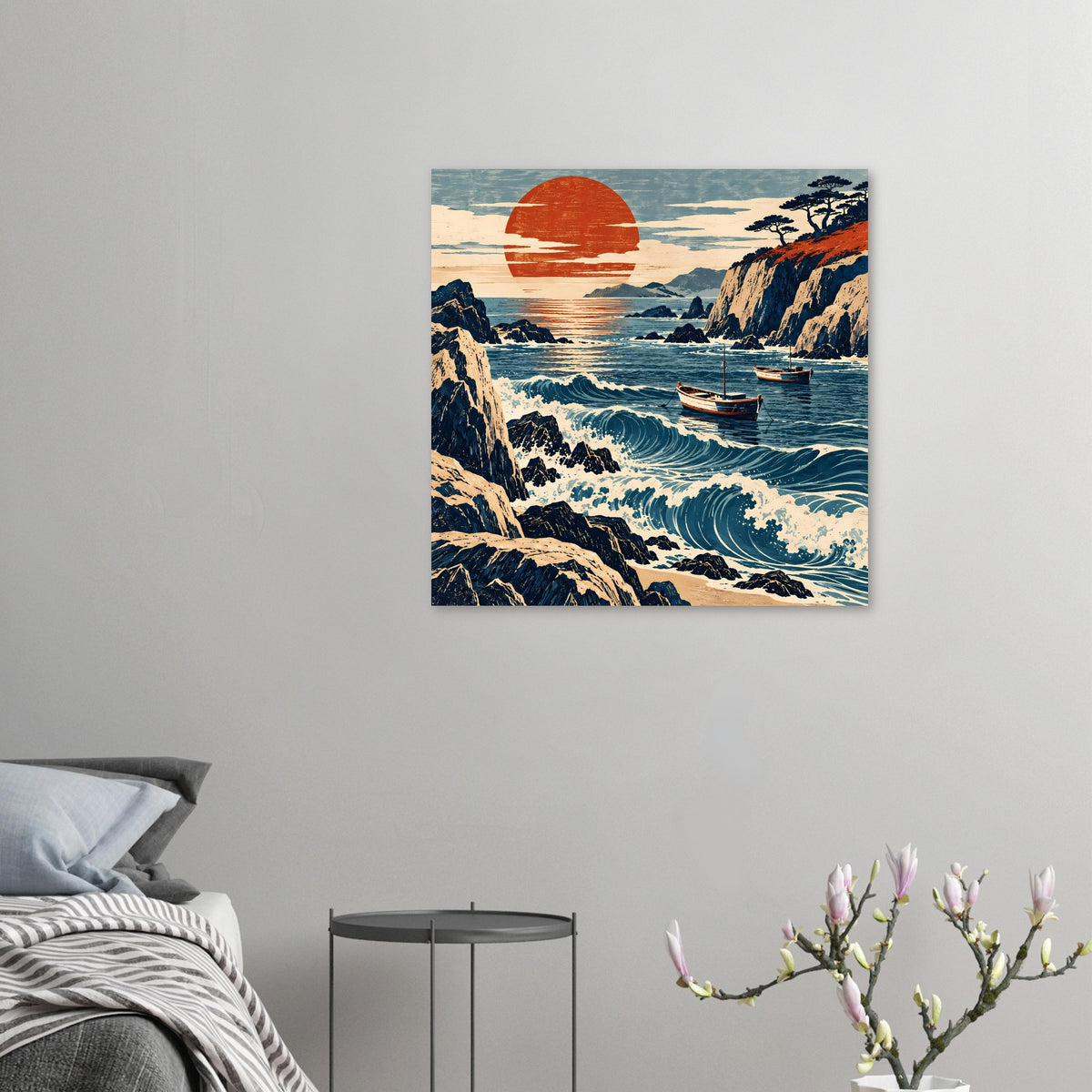 Kleines Küsten-Poster mit Wellen, Felsen und Segelbooten bei roter Sonne an der Wand