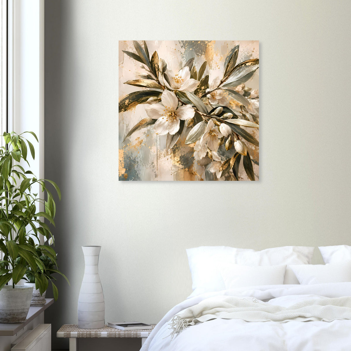 Quadratisches Blumen-Wandbild mit weißen Blüten, goldenen Akzenten und olivgrünen Blättern