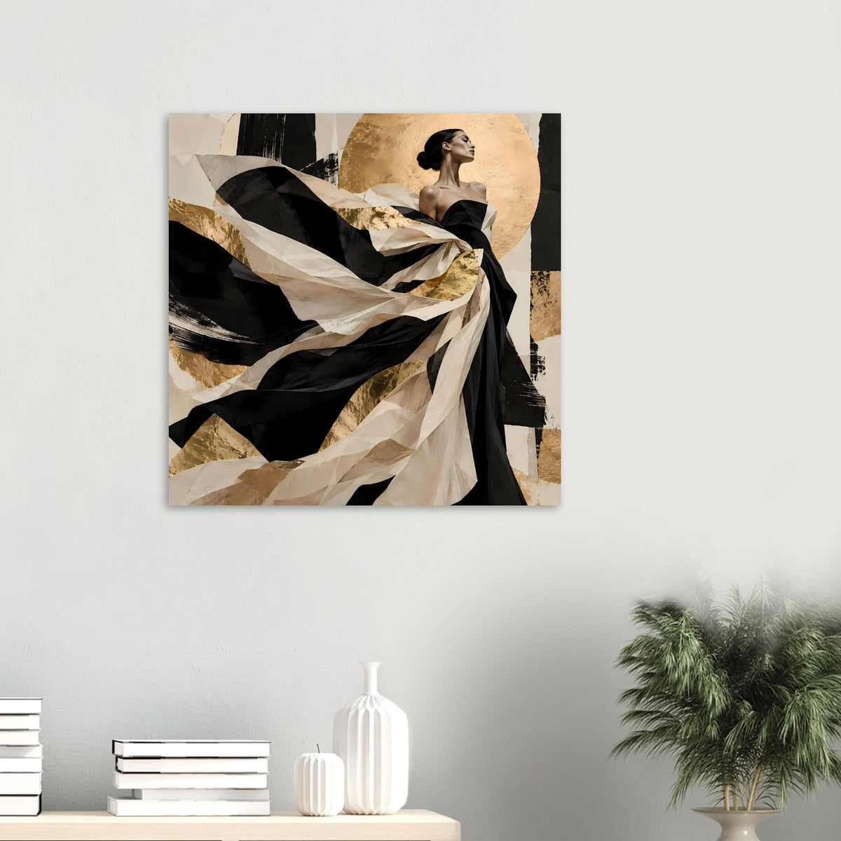 Matte Kunstposter mit abstrakter Frauensilhouette und Stoffbahnen in Schwarz, Gold und Beige