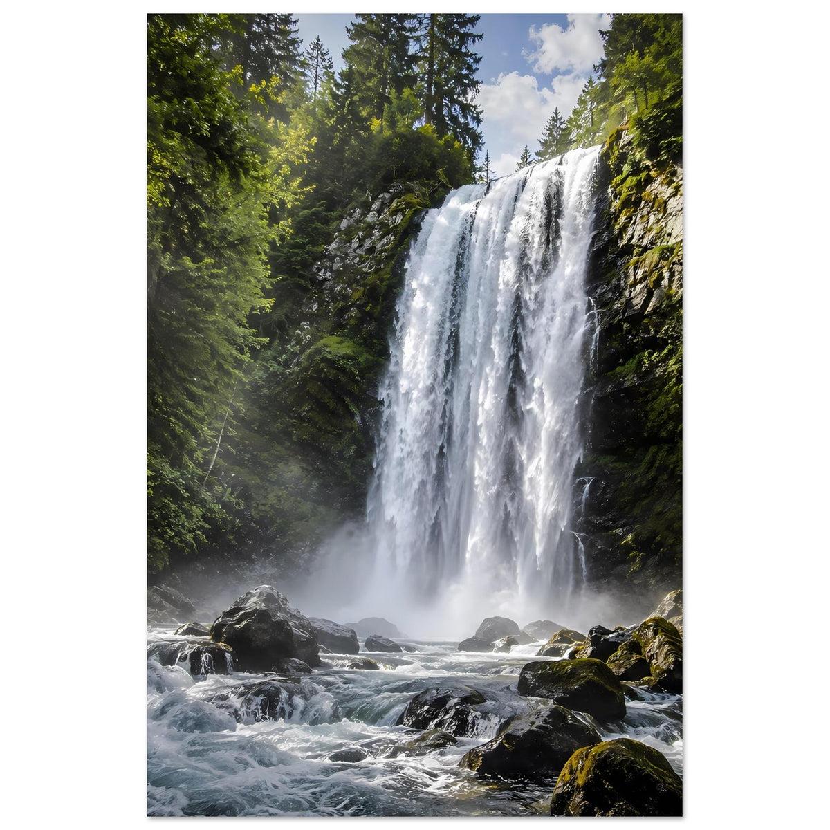 Wasserfall-Premium-Poster (vertikal) mit Wasserfall, Felsen und Nadelwald im Hintergrund