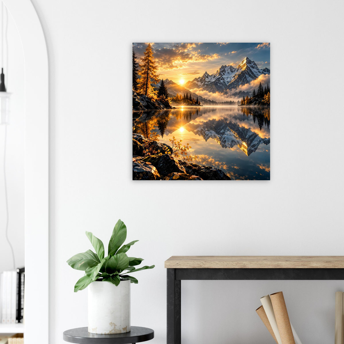 Quadratisches Wandposter: Sonnenaufgang am See, leuchtende Berge mit Spiegelungen