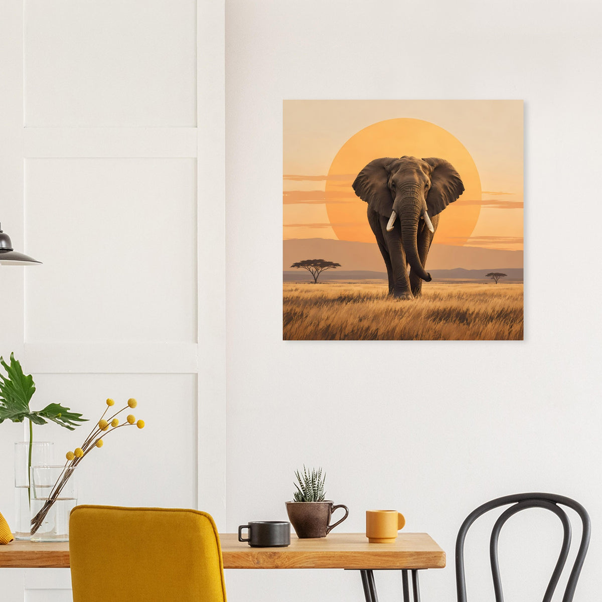 Quadratisches mattes Poster mit Elefant frontal in einer orangefarbenen Abendlandschaft