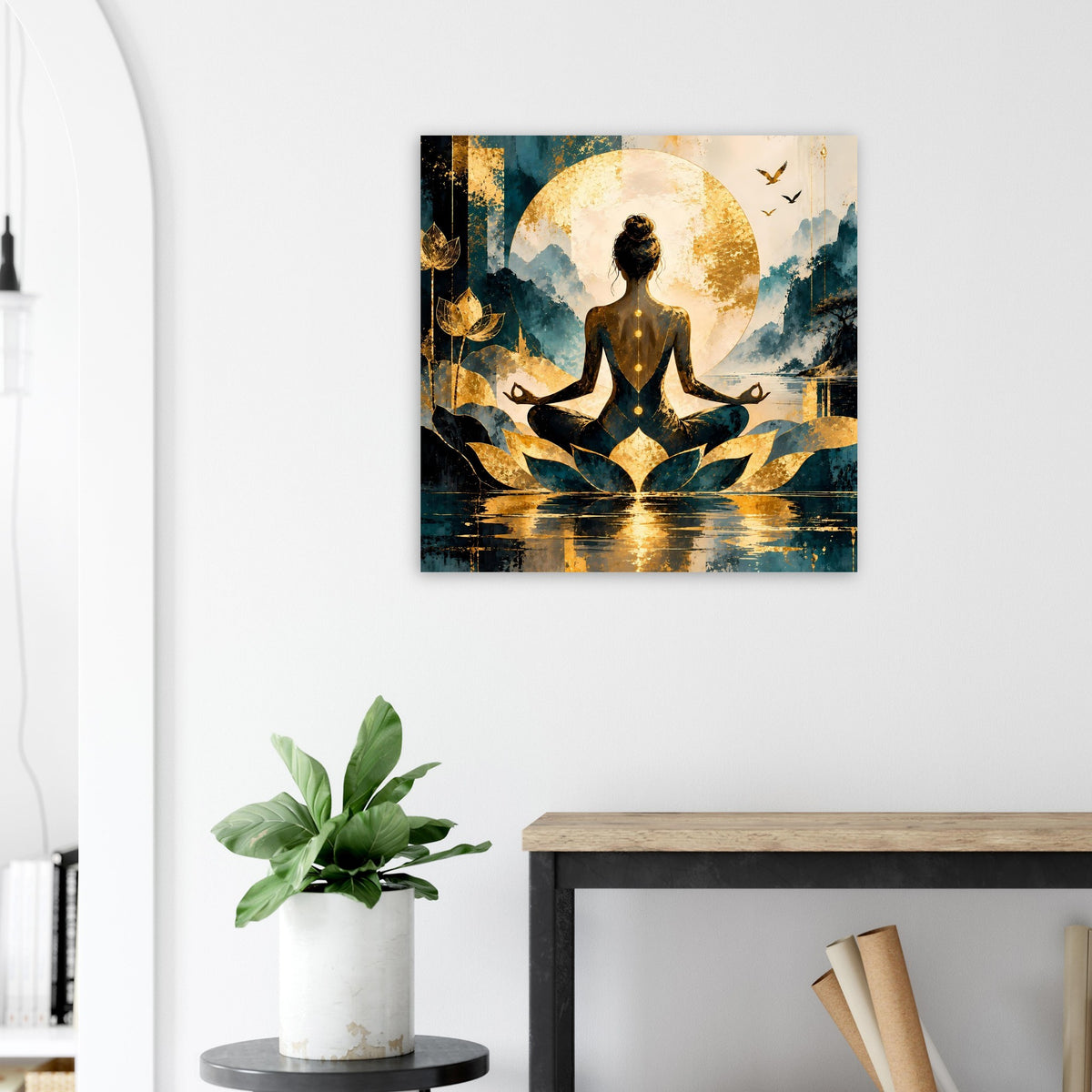 Poster mit meditierender Frau, goldene Scheibe über Lotus und ruhigem Wasser