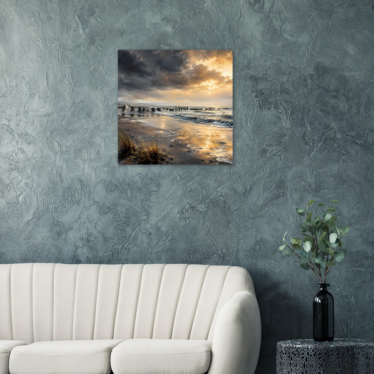 Quadratisches Strandposter mit Sonnenuntergang am Meer, Steg, Wellen und dunklem Rahmen.
