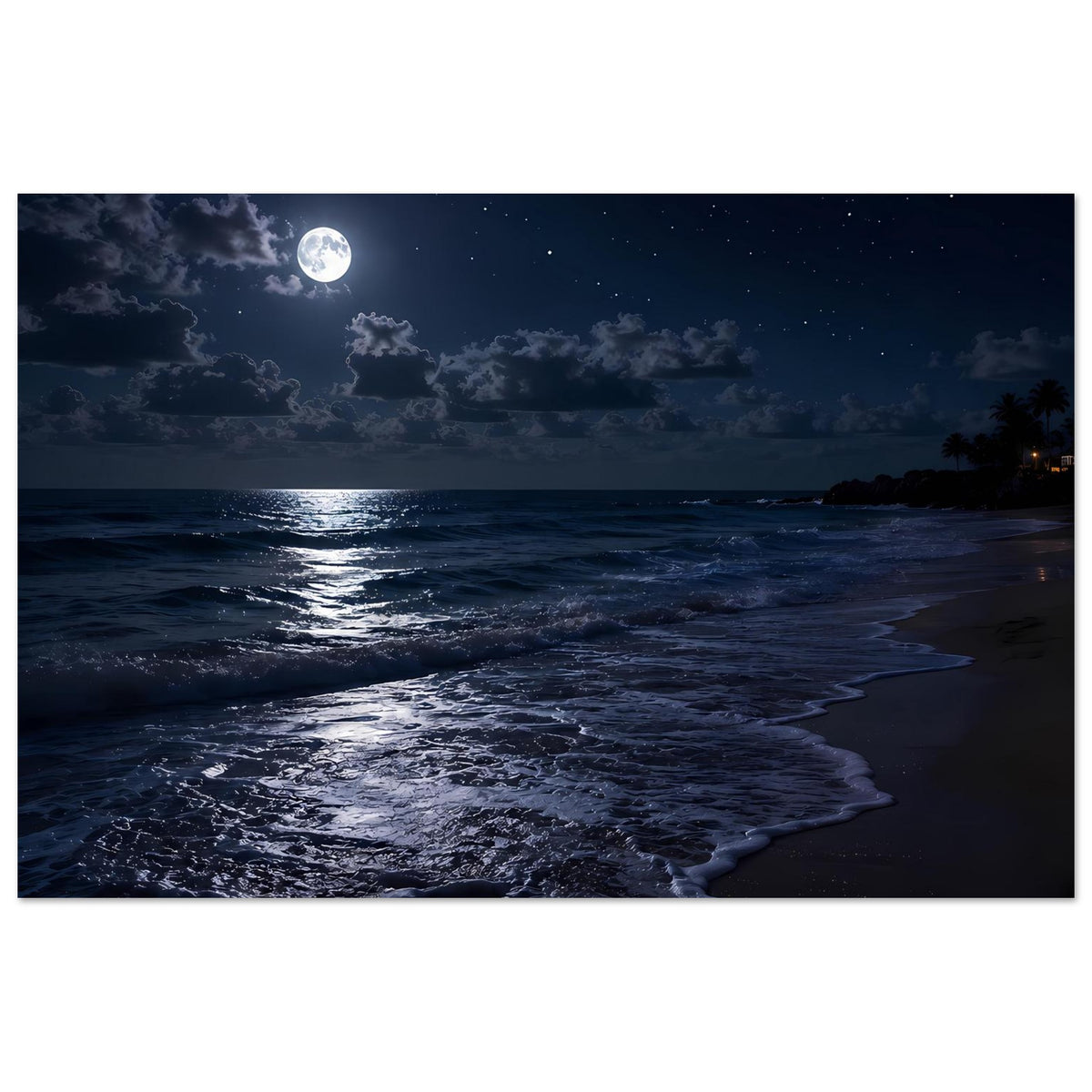 Strandposter im Hochformat: Vollmond über Wolken, leuchtende Wellenlinie am Nachtrand.