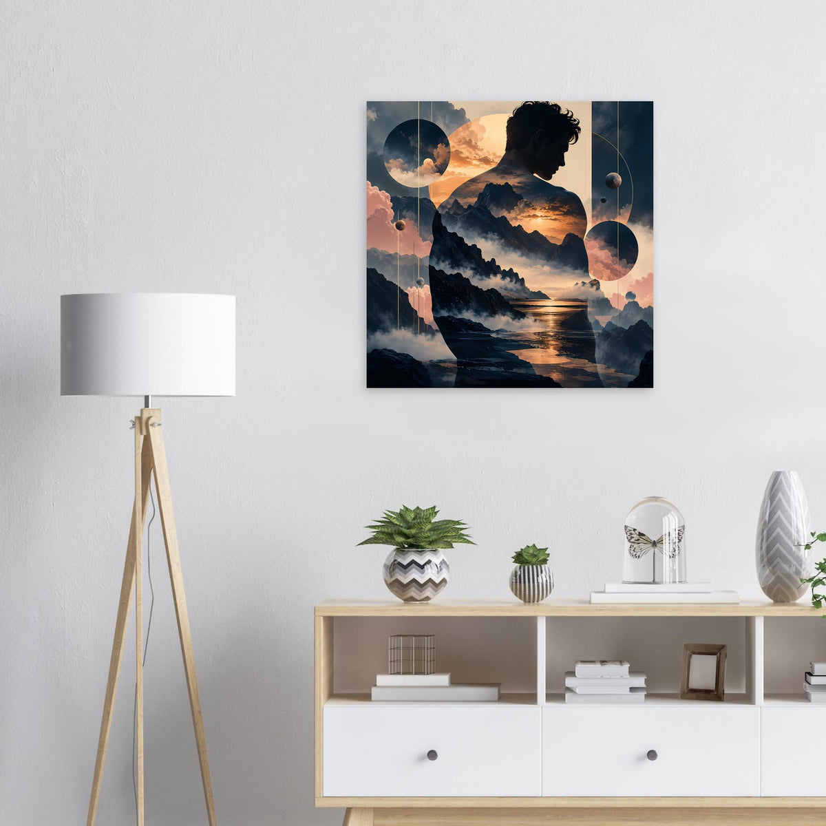 Quadratisches Poster mit Silhouette einer Frau, Bergen und Sonnenuntergang am Meer