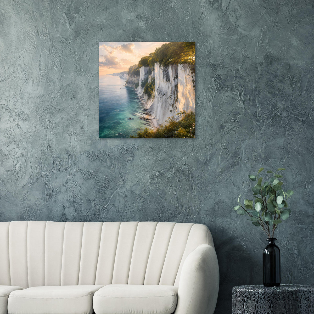 Quadratischer Kunstdruck: Küstenfelsen, türkisblaues Meer und warmes Abendlicht