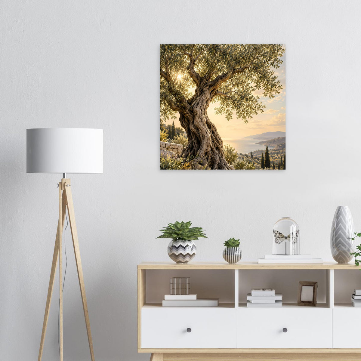 Wandposter: alter Olivenbaum mit goldenen Blättern und Blick auf Hügel und Abendhimmel