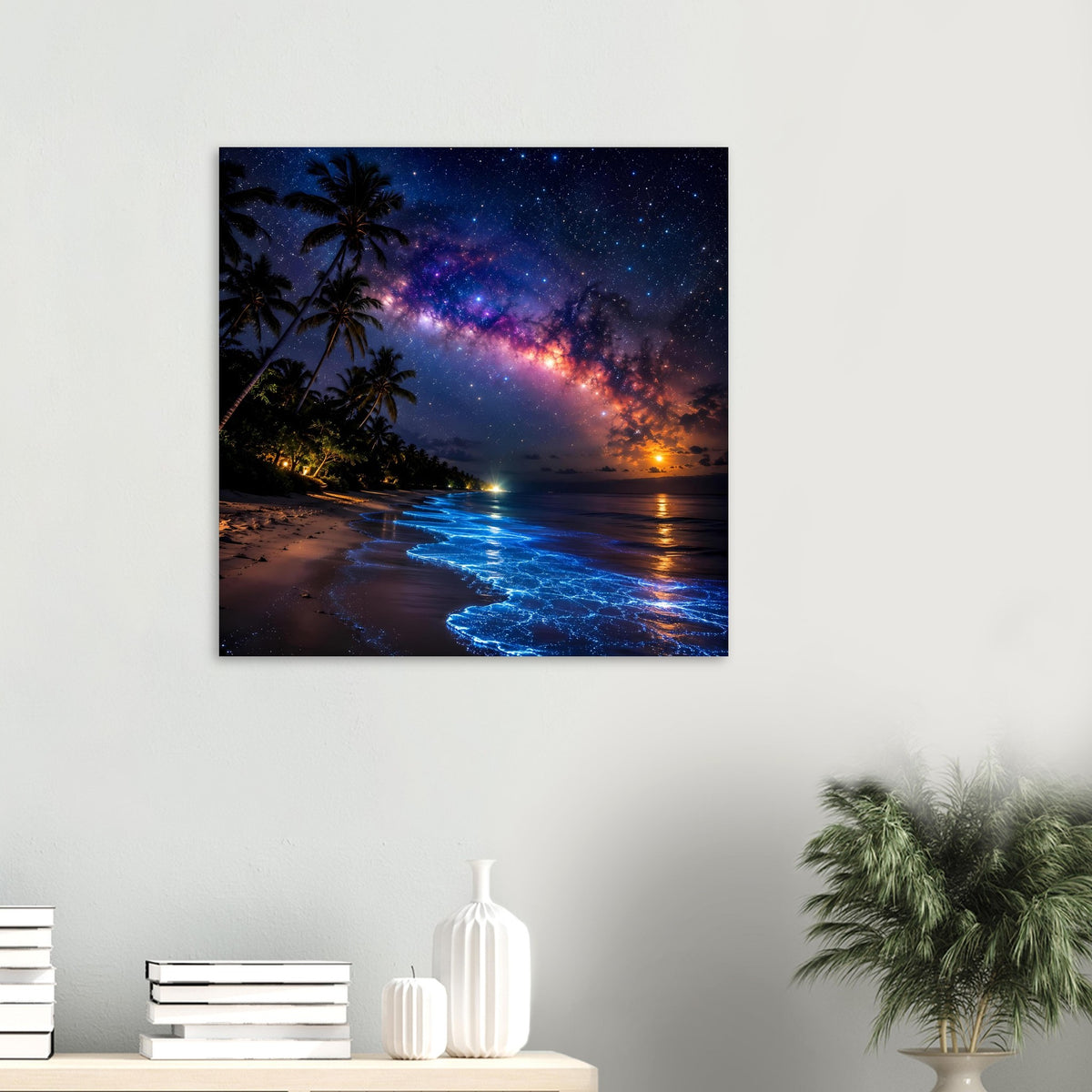 Poster mit tropischem Nachtstrand, Palmen und Milchstraße über ruhigem Meer