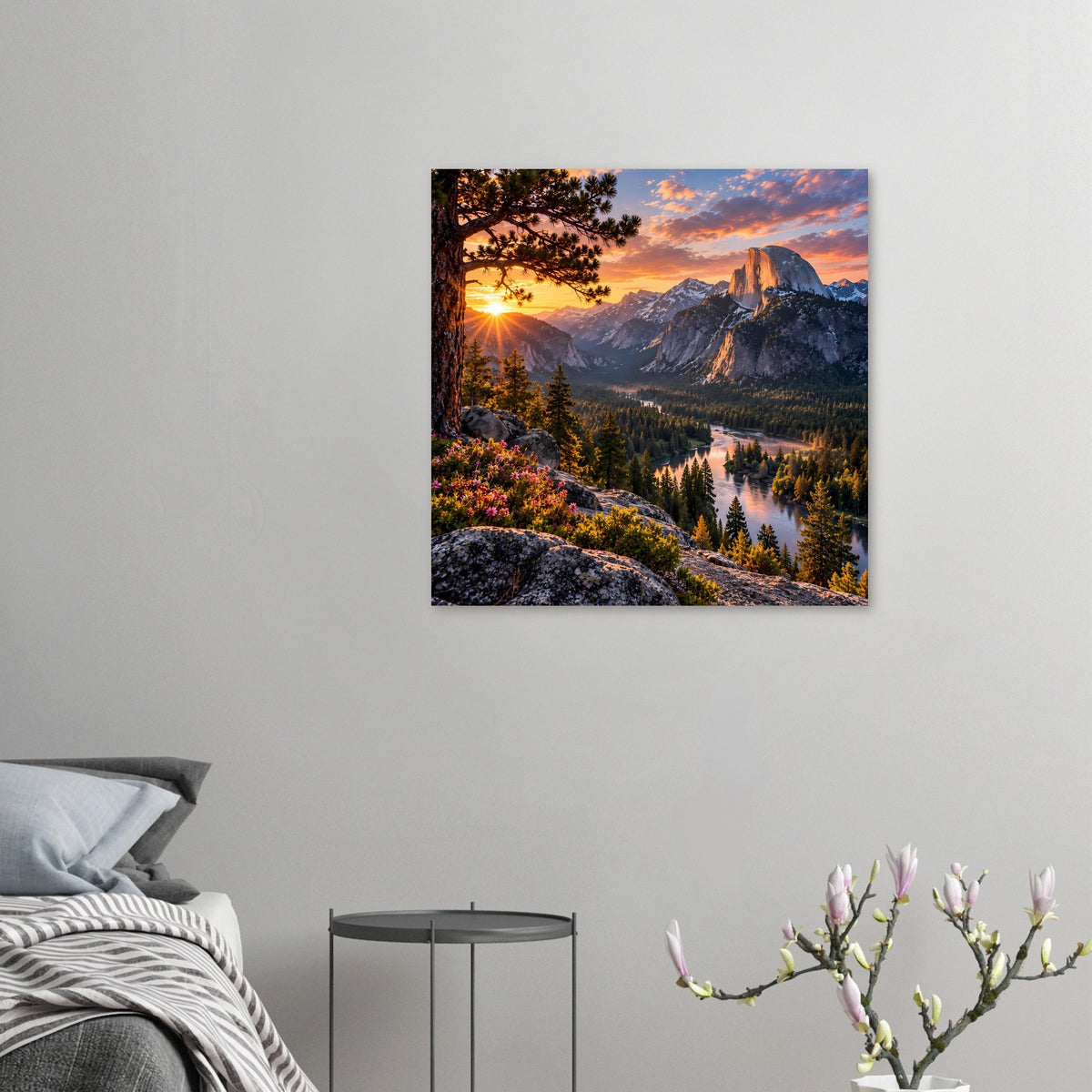 Kleines Poster mit Berglandschaft bei Sonnenuntergang: Fluss im Tannenwald