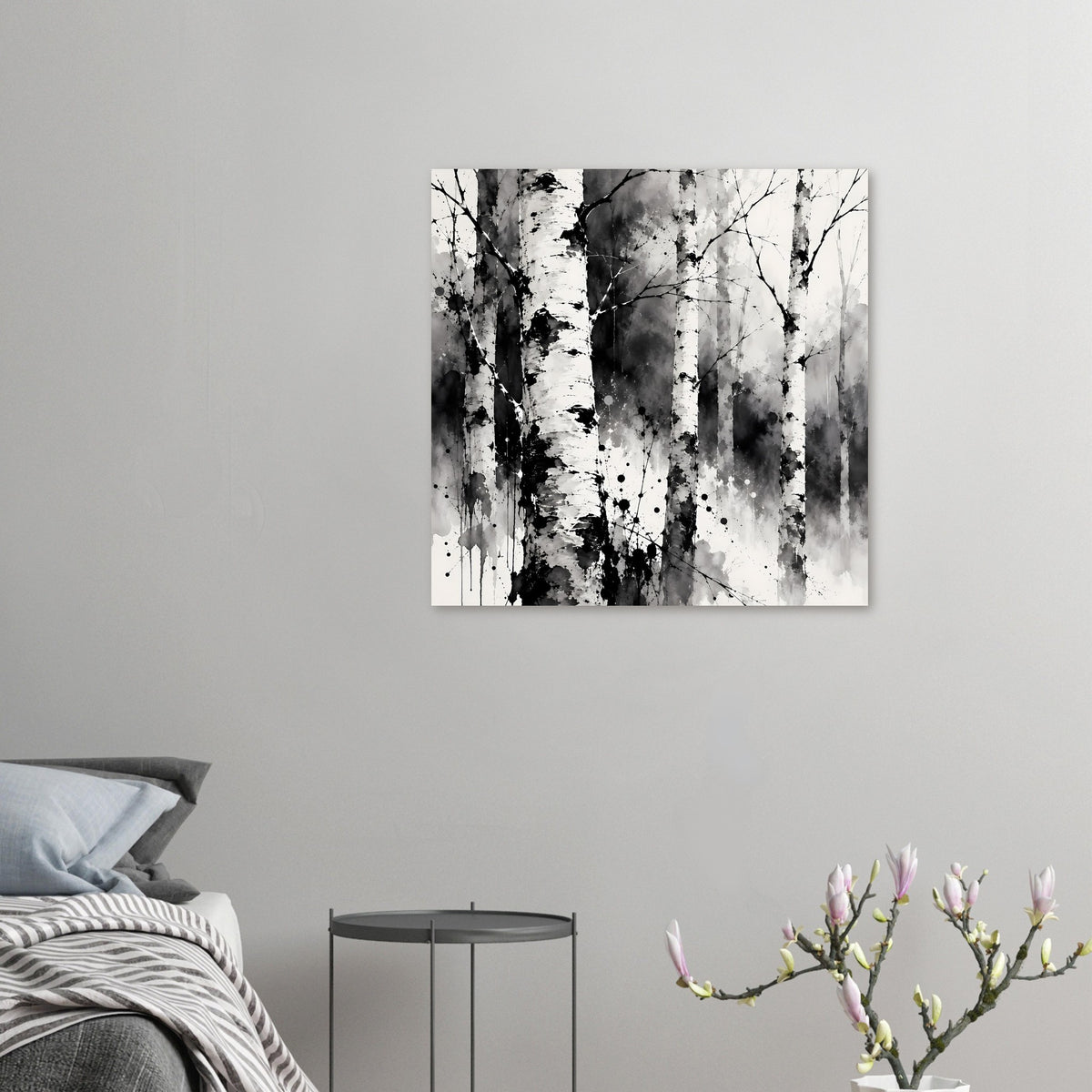 Monochromes Birkenwald-Kunstposter mit kontrastreichen Baumstämmen und Spritzdekor