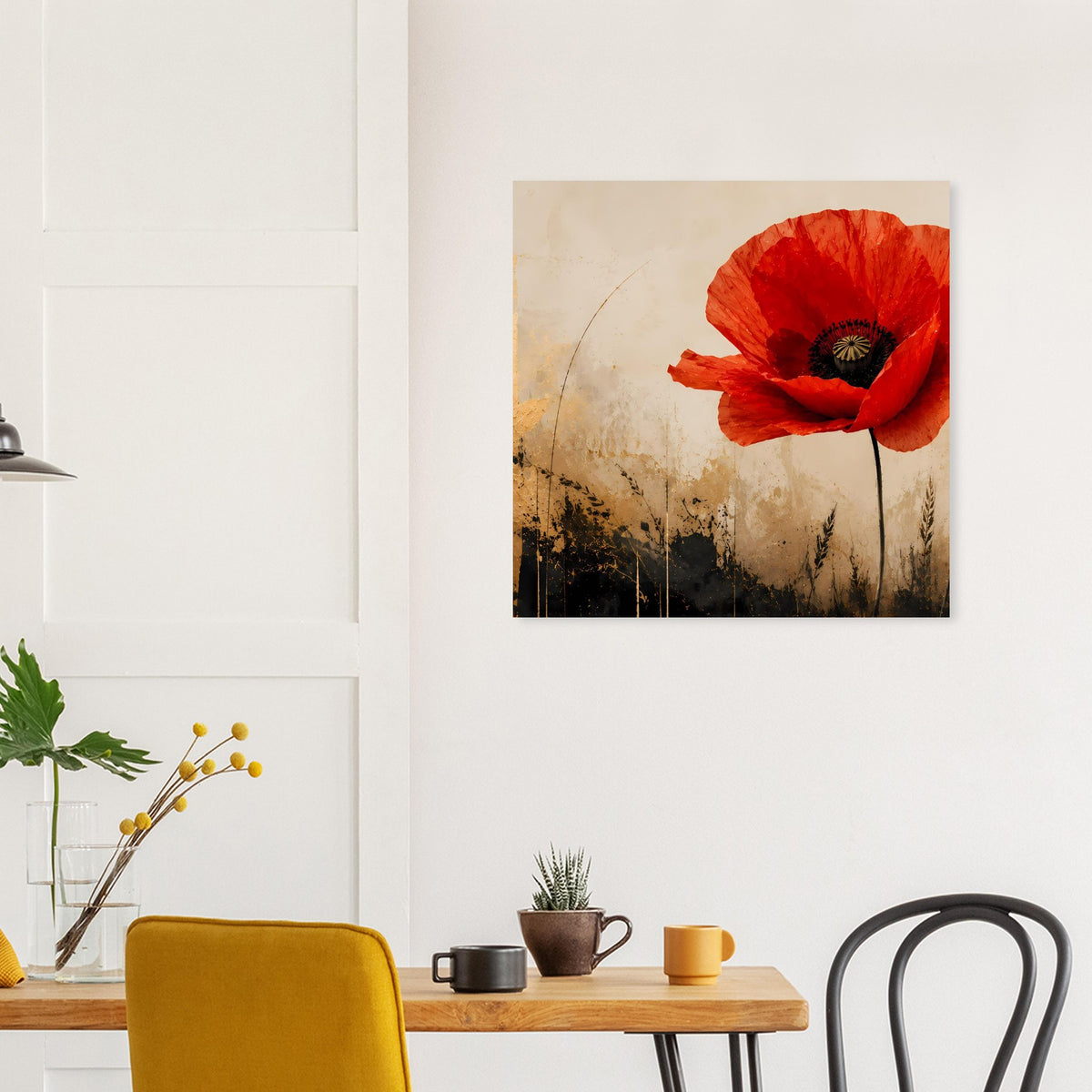 Quadratisches Poster mit roter Mohnblume und dunklen Linien, beige Farbflächen