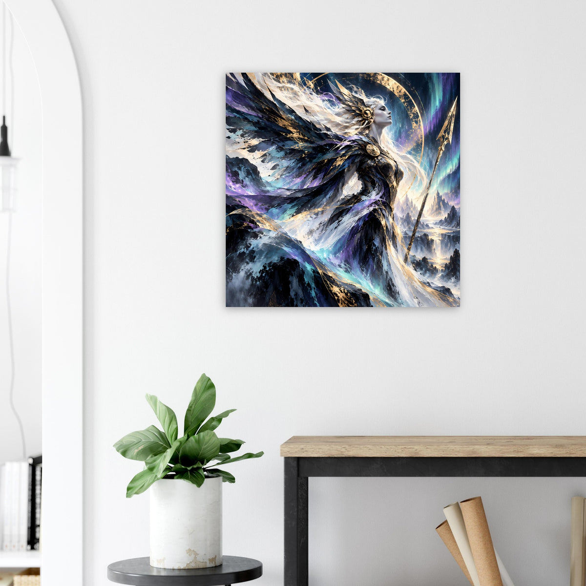 Quadratisches Poster mit Flügel-Göttin, kosmischer Hintergrund in Blau und Lila