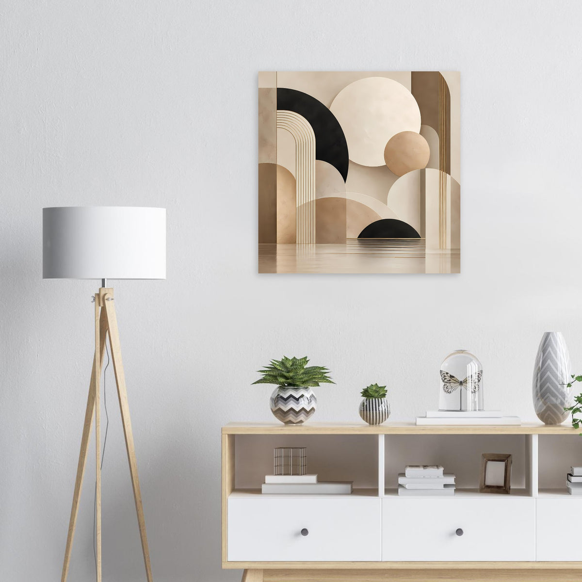 Abstraktes Poster im quadratischen Rahmen mit Kreisen, Bögen und goldfarbenen Linien.
