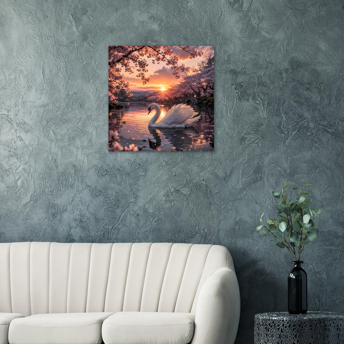 Quadratisches Poster mit Schwan bei Sonnenuntergang auf spiegelndem Wasser