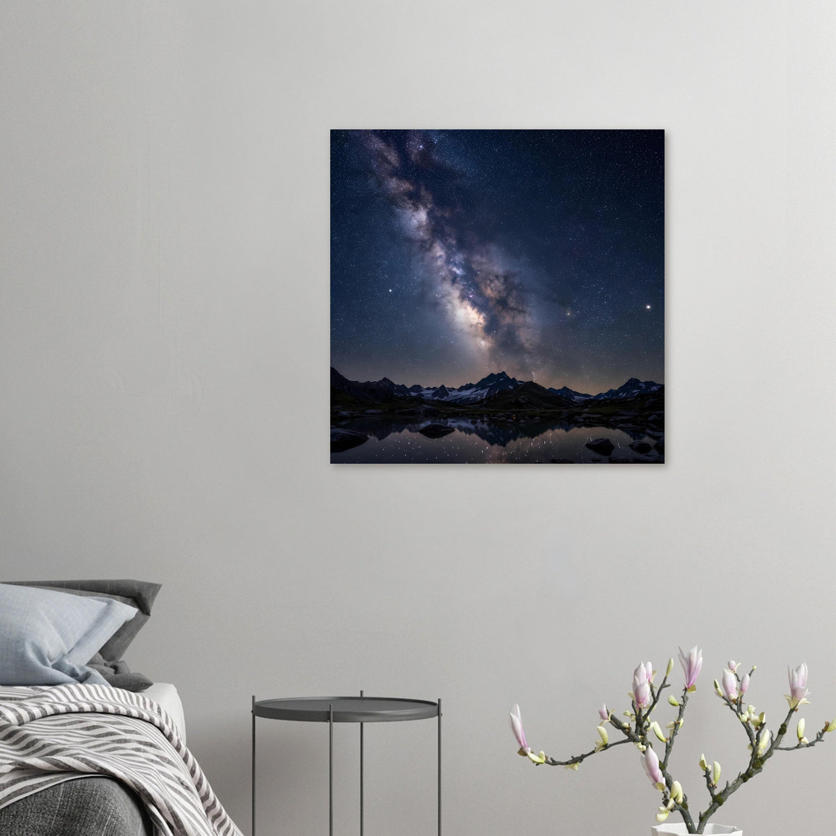 Kleines Himmelstern-Poster mit Milchstraße, Bergsilhouette und Spiegelung im See