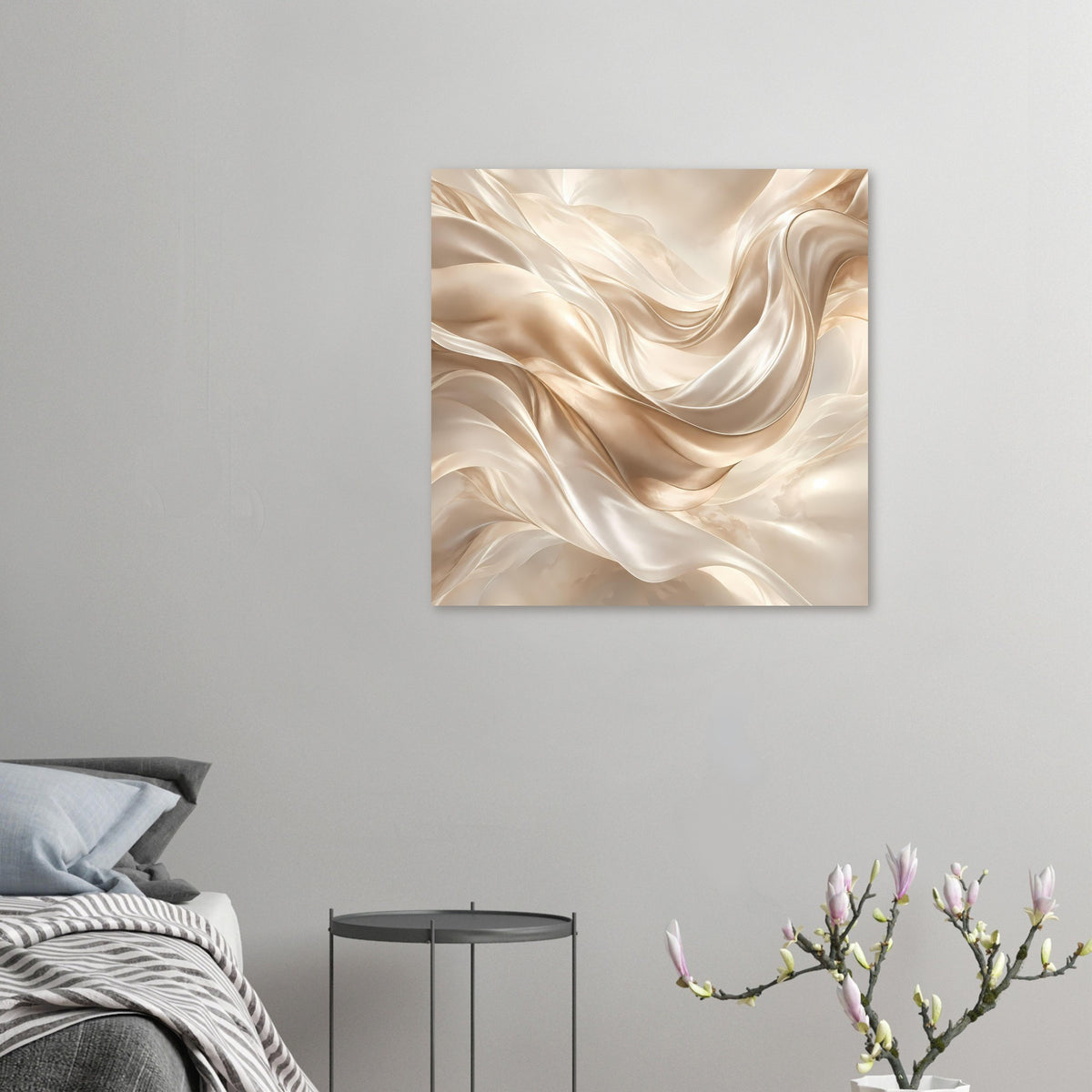 Kleines quadratisches Poster mit cremefarbenen Stoffwirbeln und goldenen Akzenten