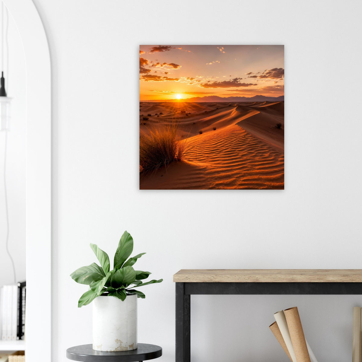 Wüstenlandschafts-Poster mit Sonnenuntergang über Dünen, zentriert im dunklen Rahmen