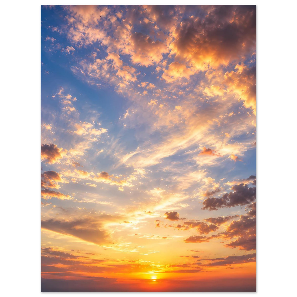 Poster mit Sonnenuntergang: goldene Sonne am unteren Rand, blaue und orange Wolken am Himmel