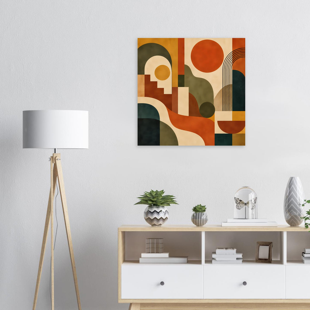 Quadratischer Kunstdruck mit geometrischen Formen und Kreisen in warmen Farben, schwarzer Rahmen.