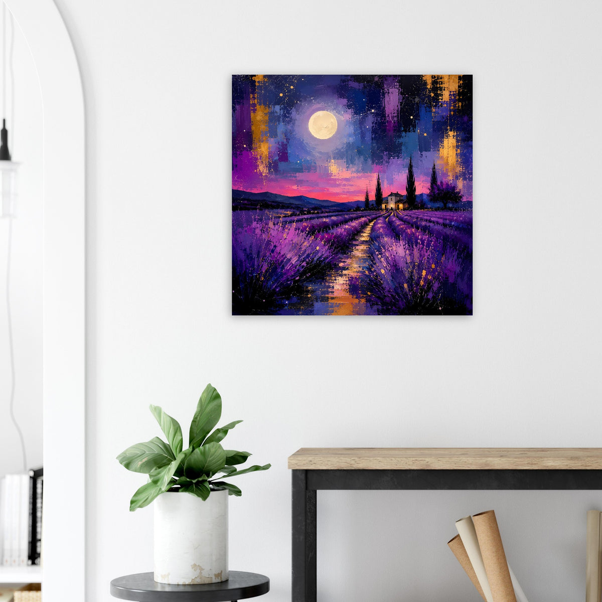 Quadratisches Poster mit lila Lavendelweg, hellem Mond und farbigen Lichtakzenten