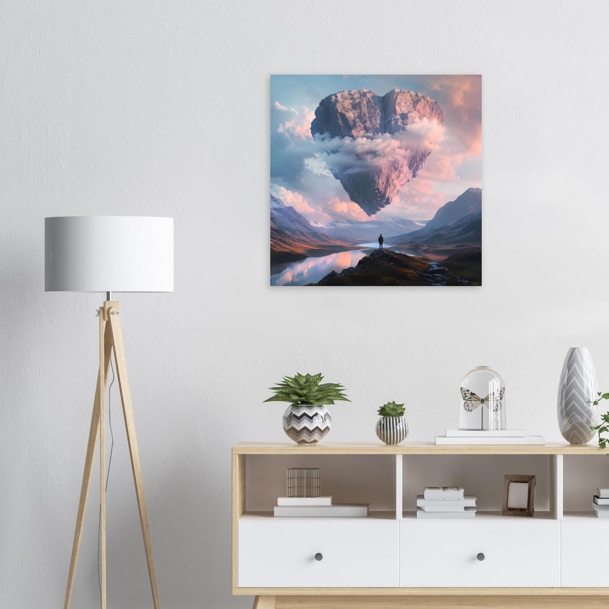 Quadratisches Poster mit schwebendem Felsherz über Bergsee in Abendhimmel-Farben