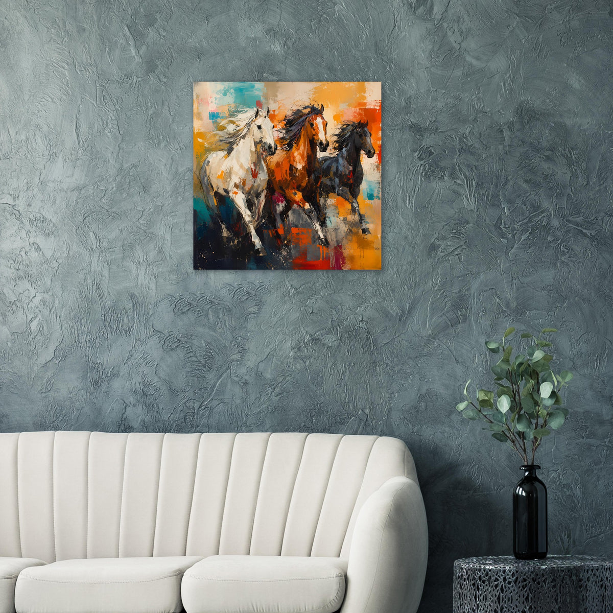 Poster mit drei galoppierenden Pferden in abstrakter Orange-Blau-Malerei