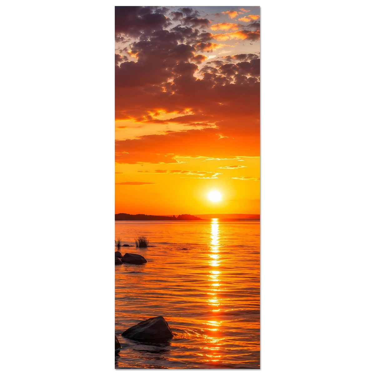 Poster Hochformat: Sonnenuntergang über See, orange Wolken, Reflex auf Wasser, Felsen
