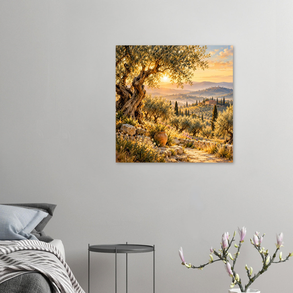 Posterdruck im Quadratformat an heller Wand: goldener Sonnenuntergang mit Olivenbaum und Hügelpfad