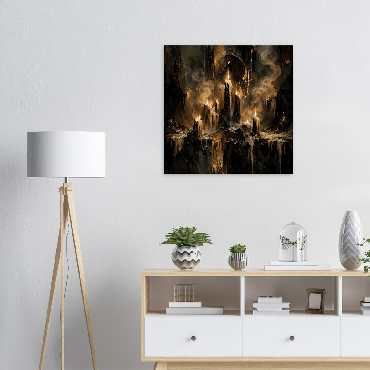 Quadratisches Poster mit dunkler Kerzenlicht-Szene, goldenen Flammen und Rauch.