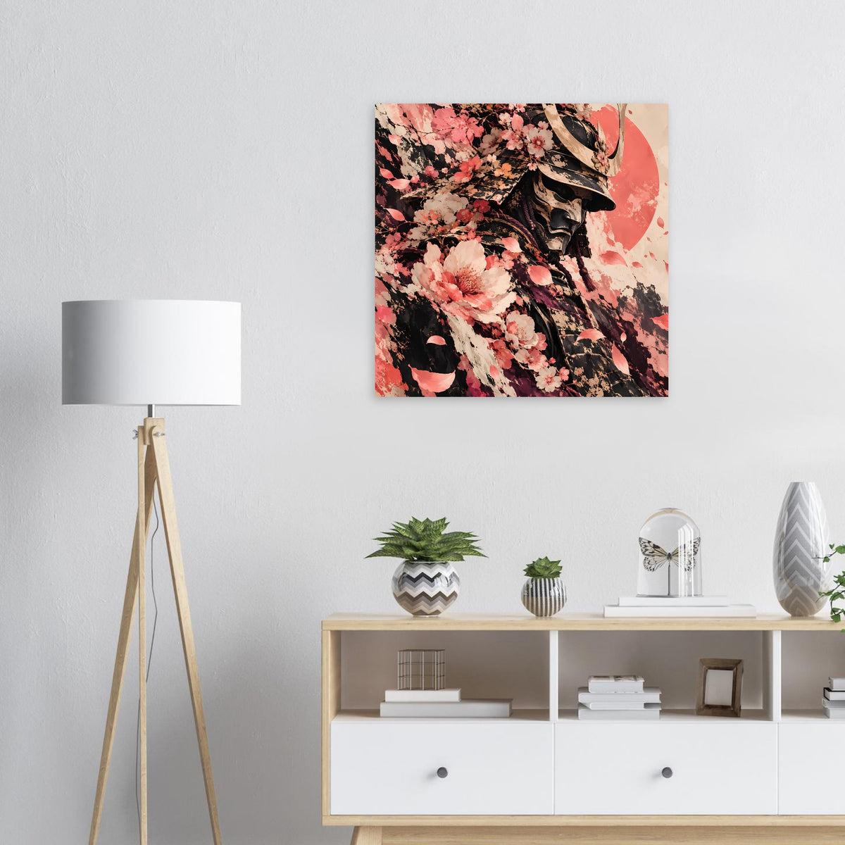 Quadratisches Poster mit Samurai im Kimono und Kirschblüten vor rotem Mond