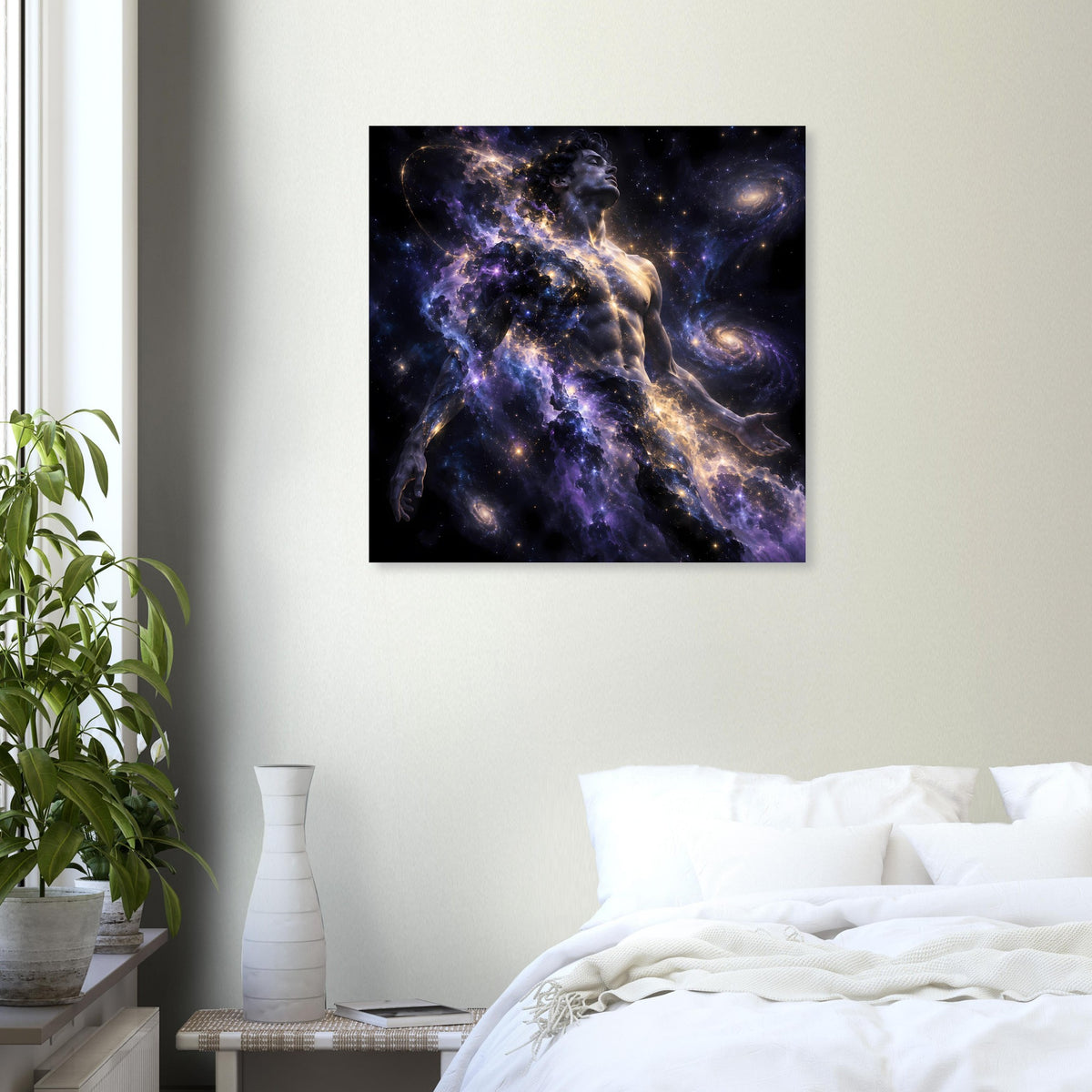 Quadratisches Galaxienposter im Rahmen mit violettem Sternnebel und goldenen Akzenten