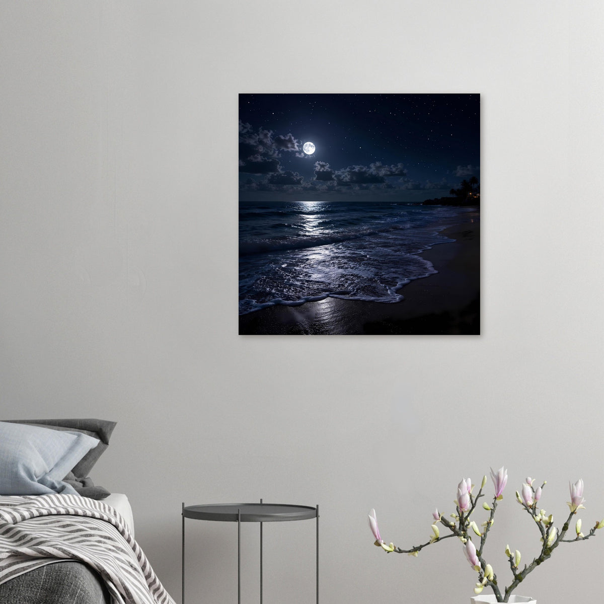 Gerahmtes Poster mit Mond über nächtlichem Strand, Sternenhimmel und reflektierenden Wellen
