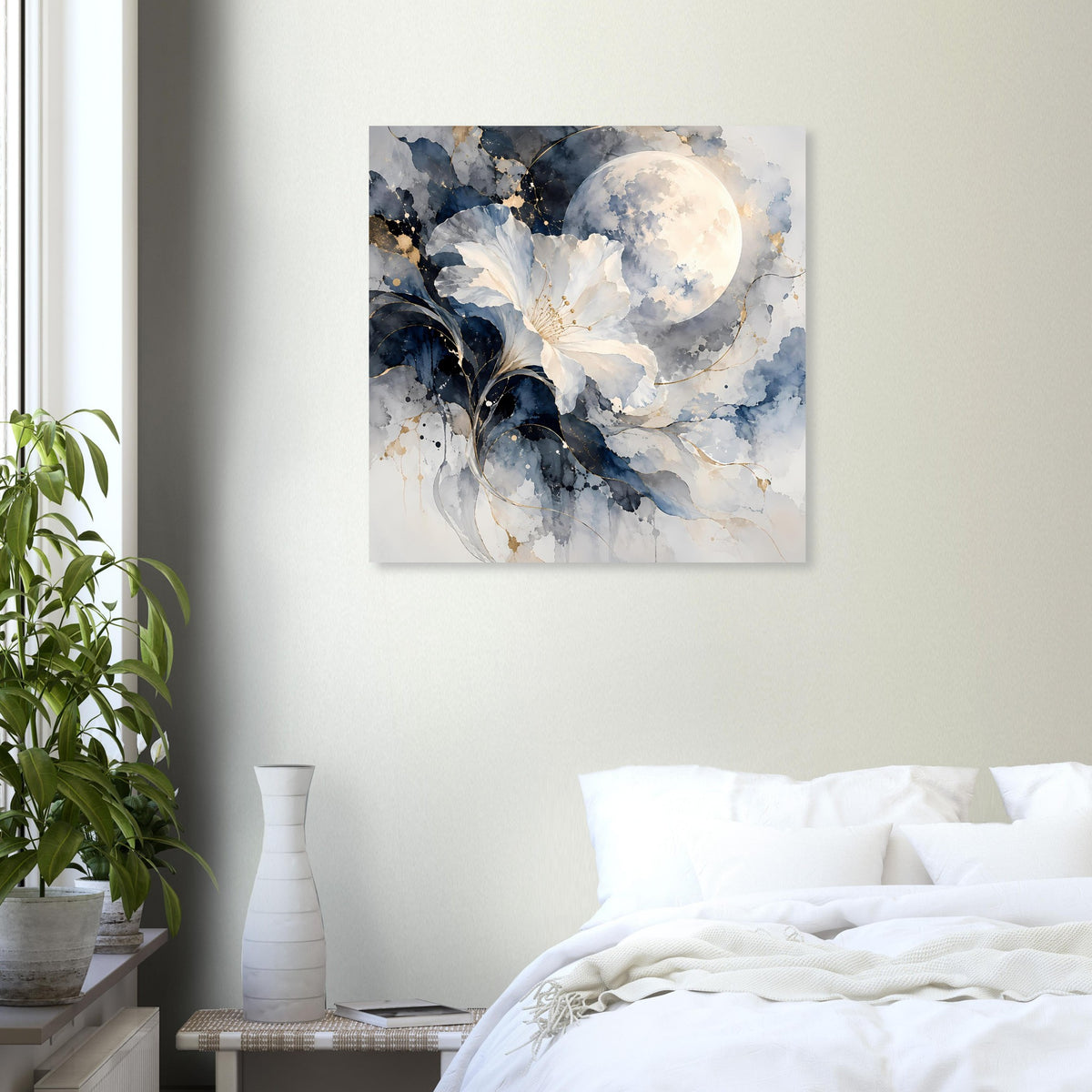 Wandposter mit Mondsichel und weißer Blüte in Blau-Grau-Aquarelloptik mit goldenen Akzenten