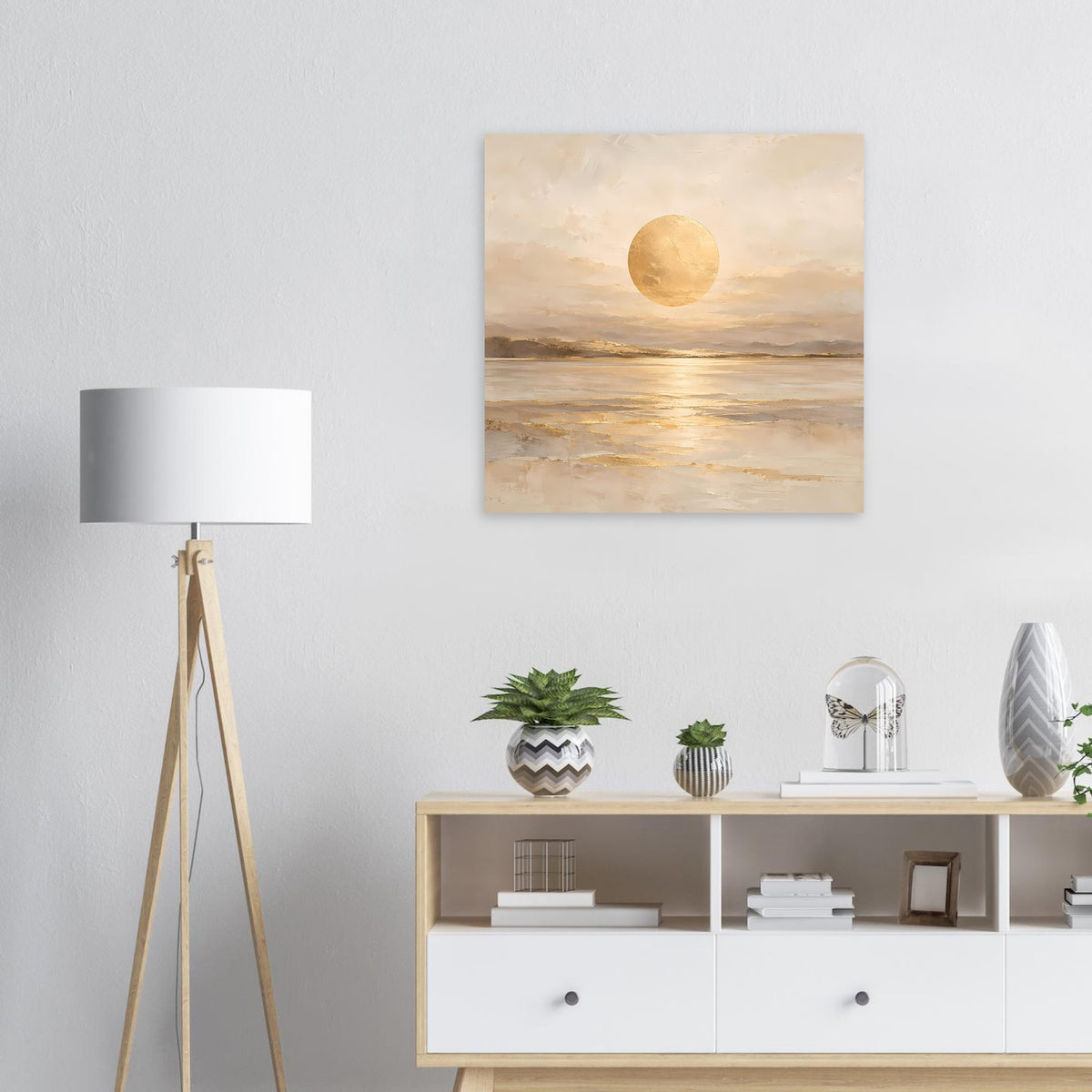 Quadratisches Kunstposter mit goldener Sonne über ruhigem Meer bei Sonnenaufgang