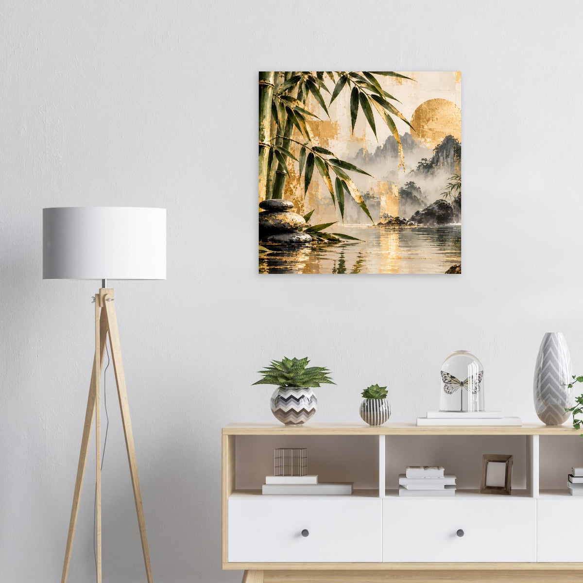 Quadratisches Wandposter mit Bambuszweigen, Wasserfall in Nebel und goldenen Reflexen im Fluss