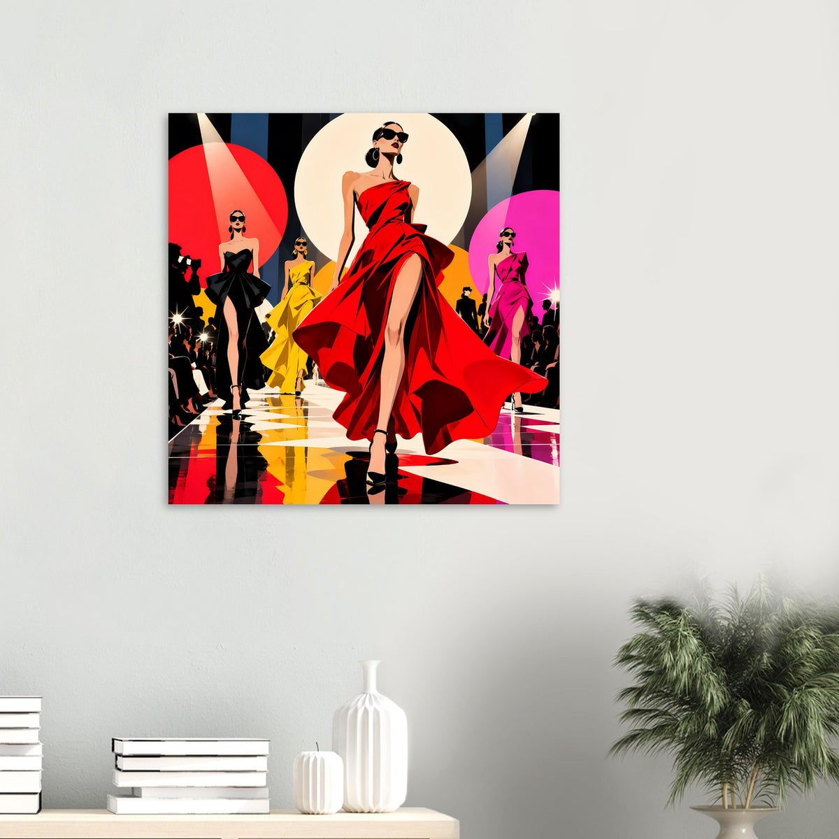 Gerahmtes Pop-Art-Poster mit Frau im roten Kleid und bunten Figuren im Hintergrund.