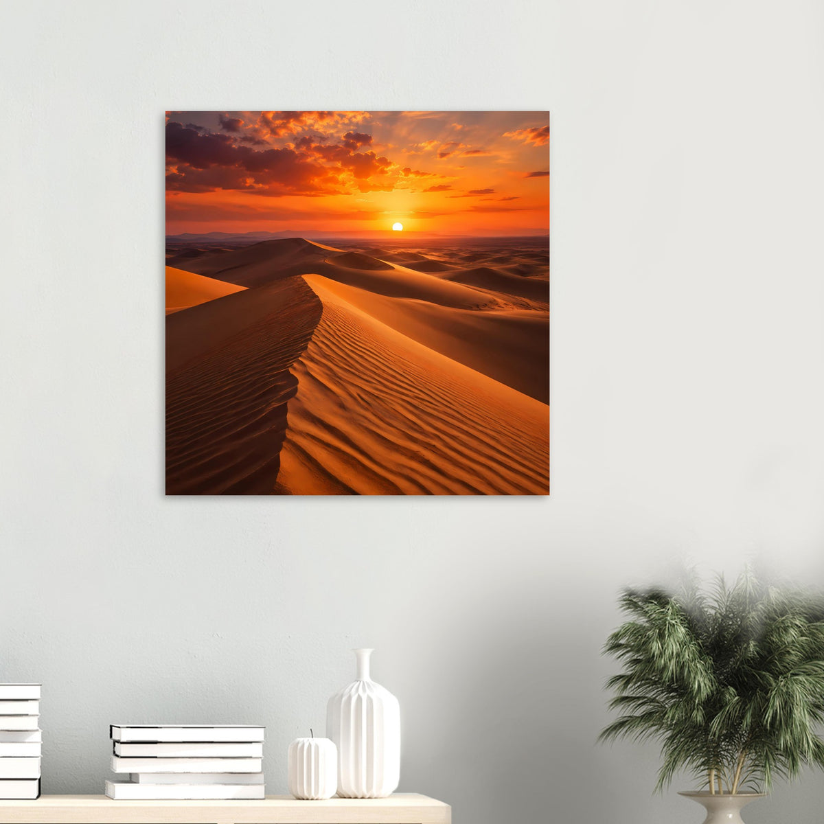 Kleines Poster mit Wüstendünen und Sonnenuntergang, orange Sonne und warme Sandrillen