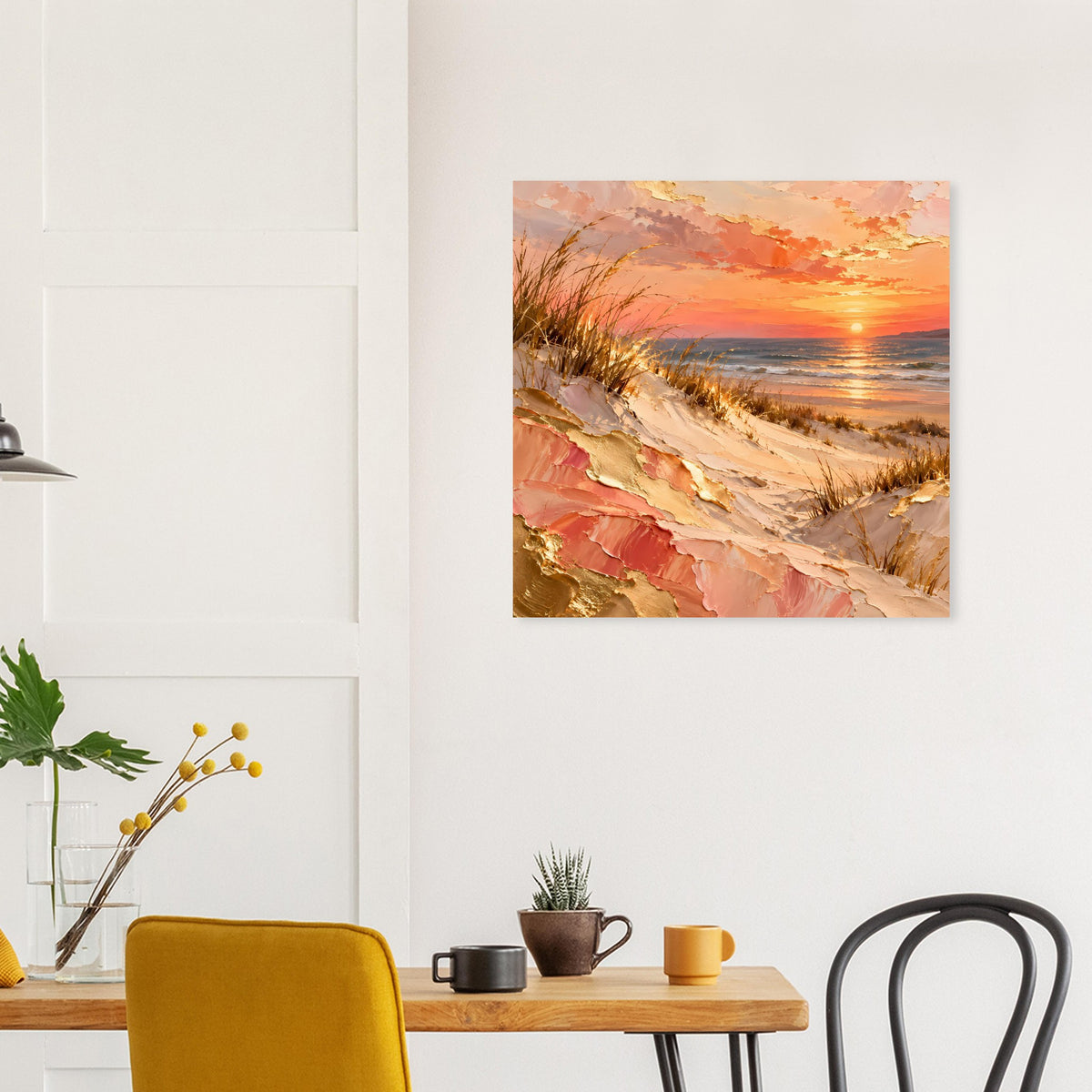 Meerposter mit Küstenlinie, Strandgras und Sonnenuntergang in Pfirsich und Gold