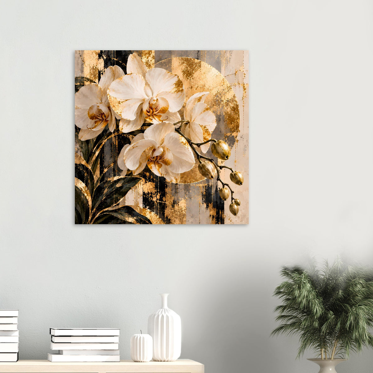 Quadratischer Orchideen-Poster: beiges Blumenmotiv mit goldenen Akzenten, matt
