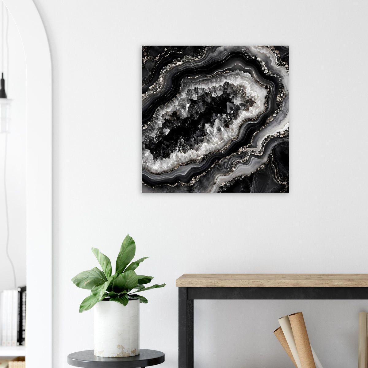 Schwarz-Weißes Geoden-Poster mit silbrig schimmernden Schichtlinien