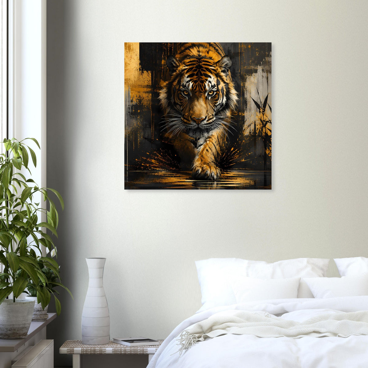 Poster mit Tigerporträt im Goldgelb, markante Streifen, frontal blickend